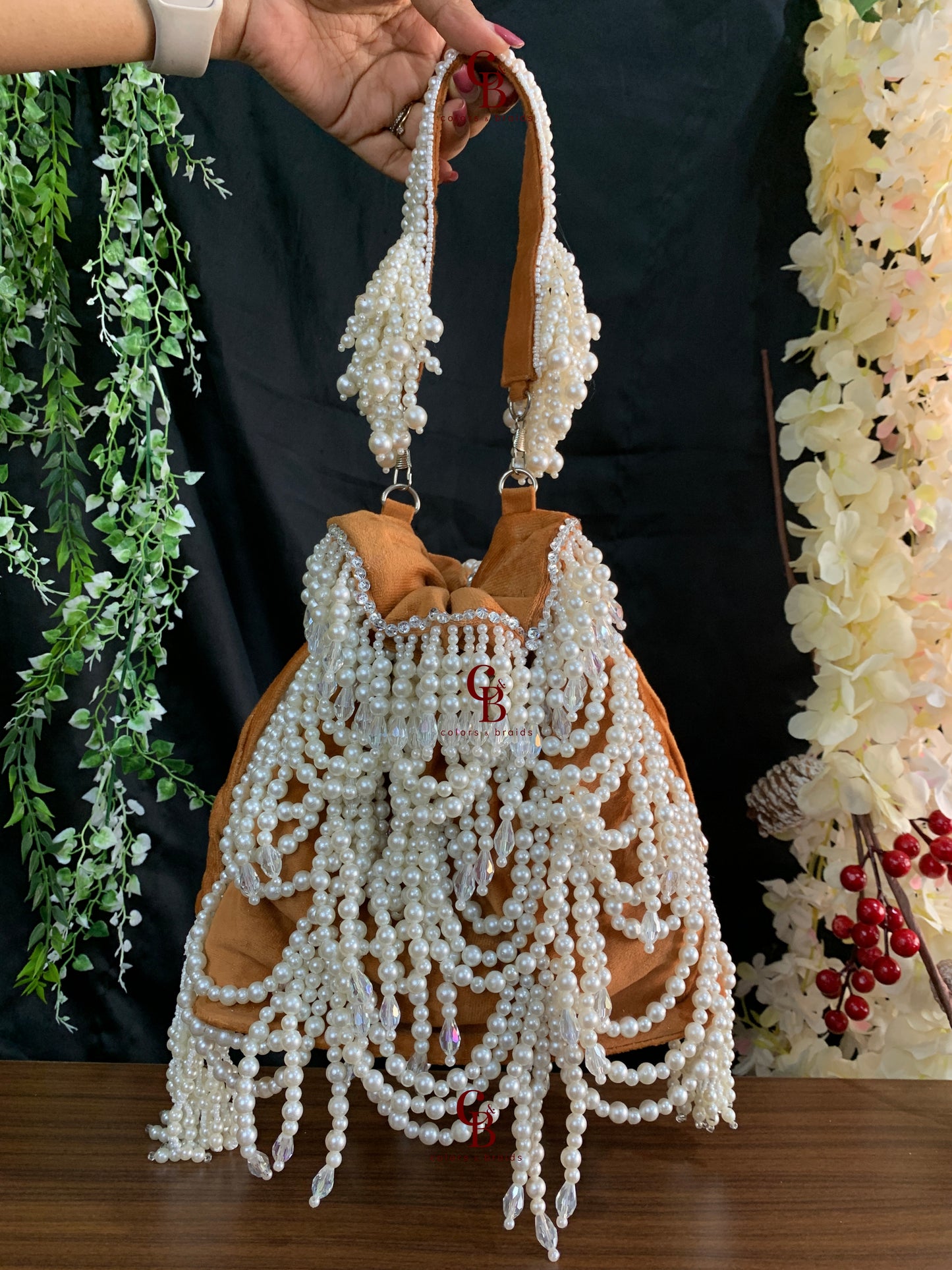 Pearl fiesta potli