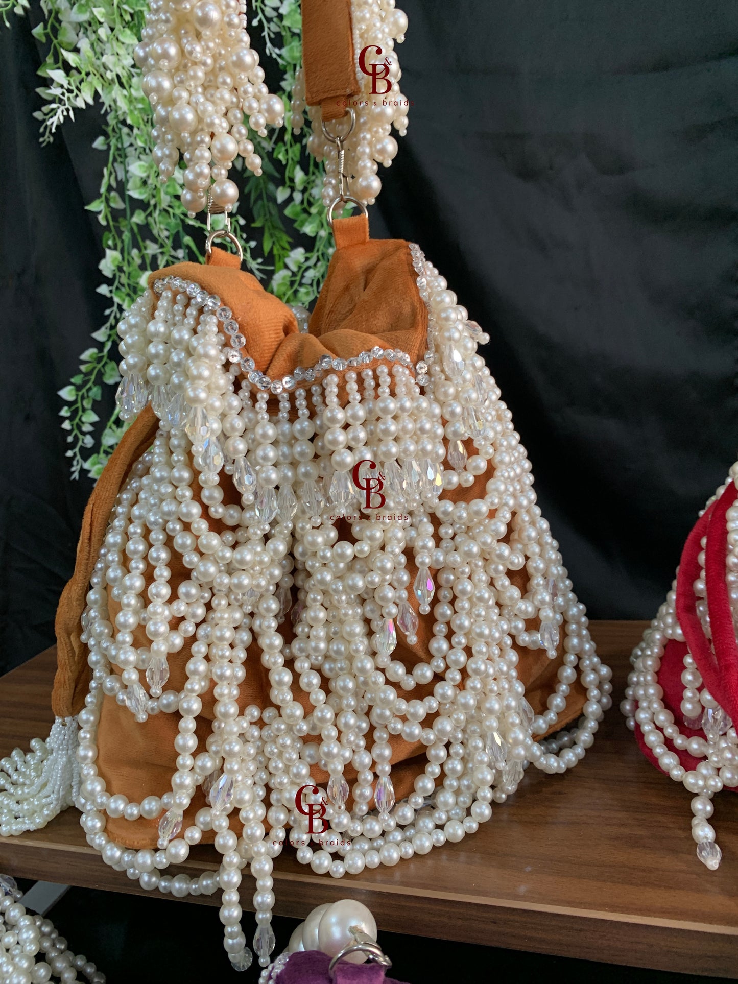 Pearl fiesta potli