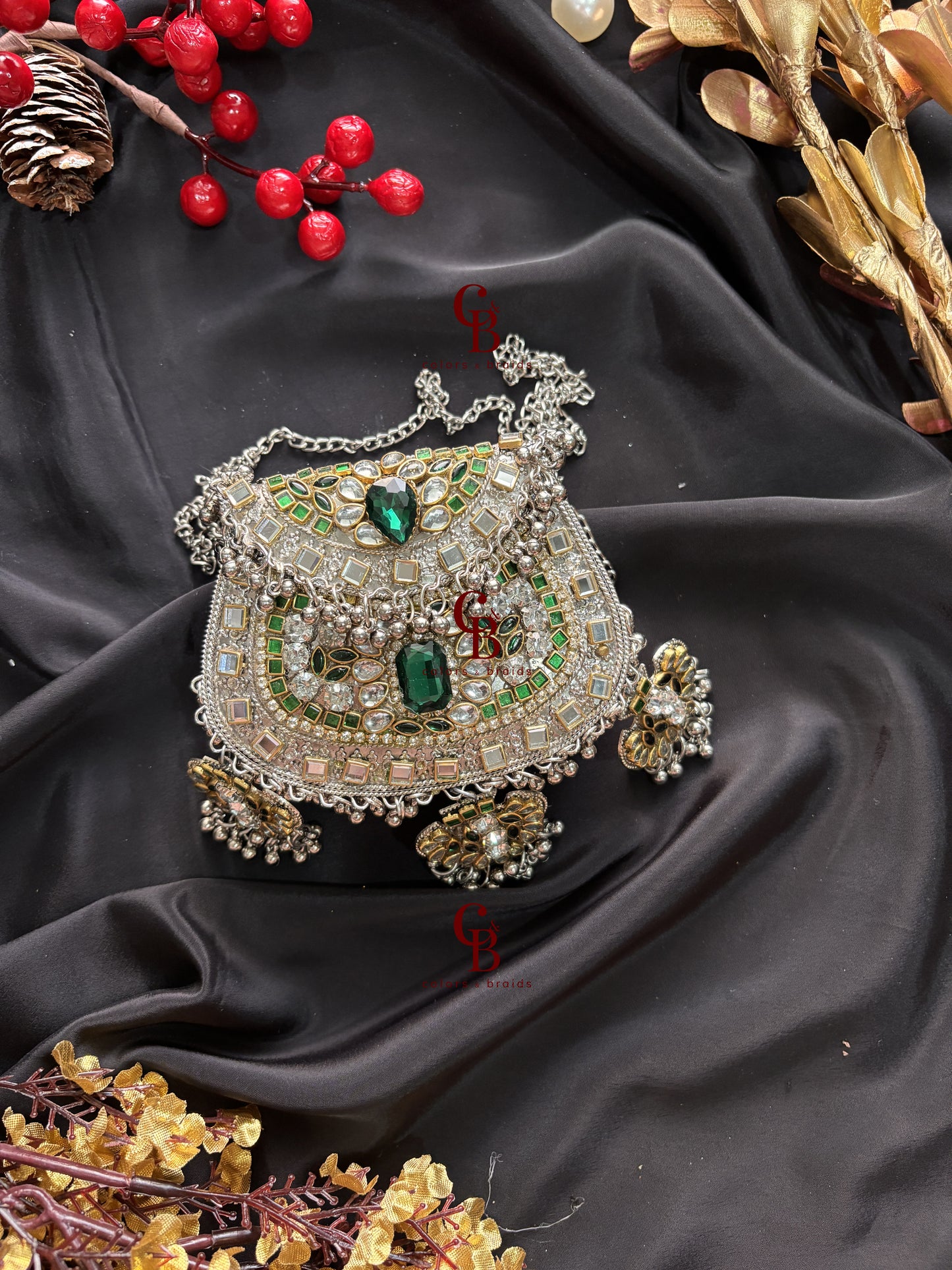 Nazakat Ghungroo Kundan Clutch