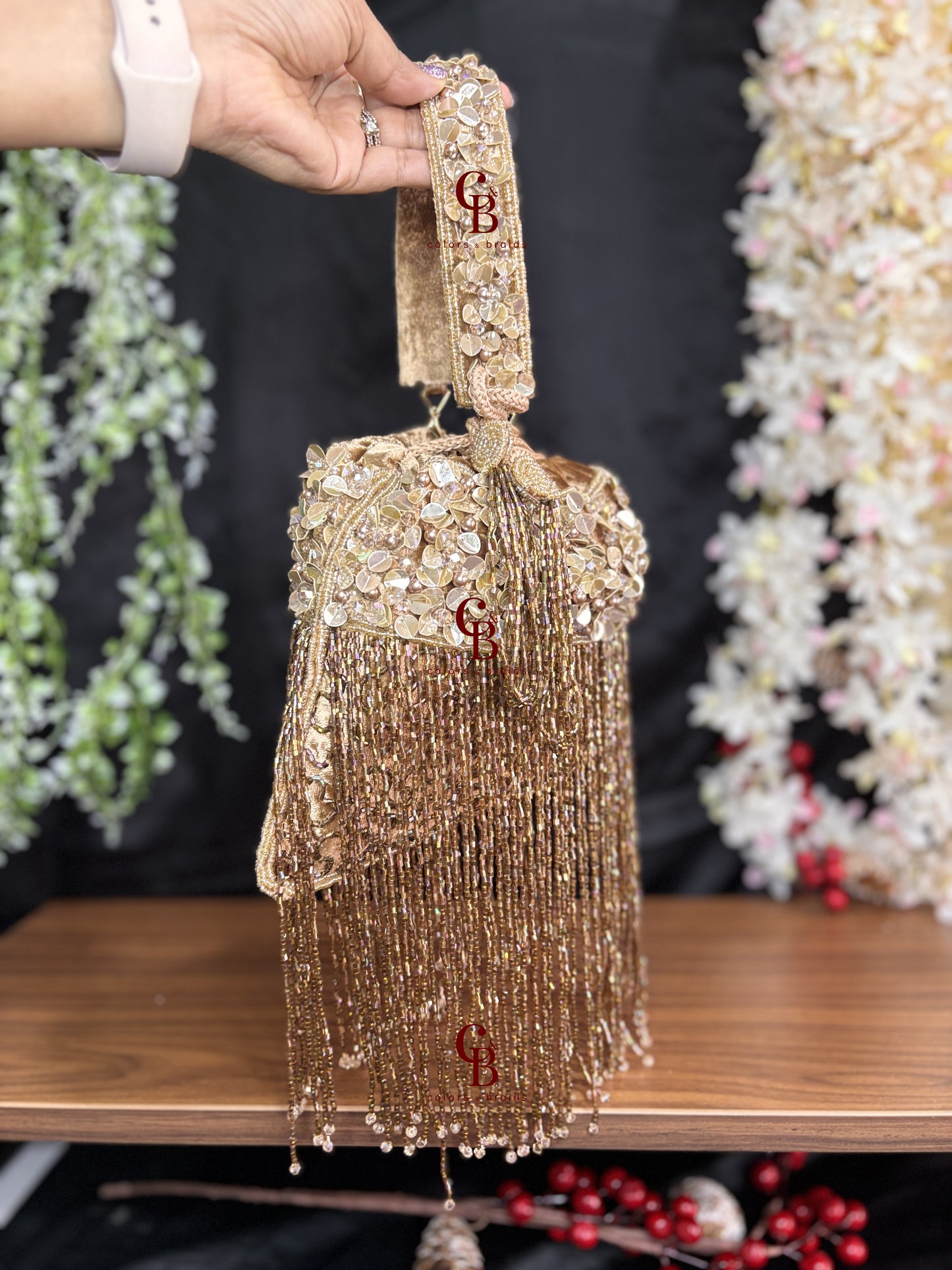 Aayesha cut dana Potli in Copper