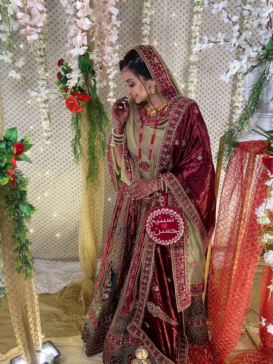 Iqra Round Name Clutch