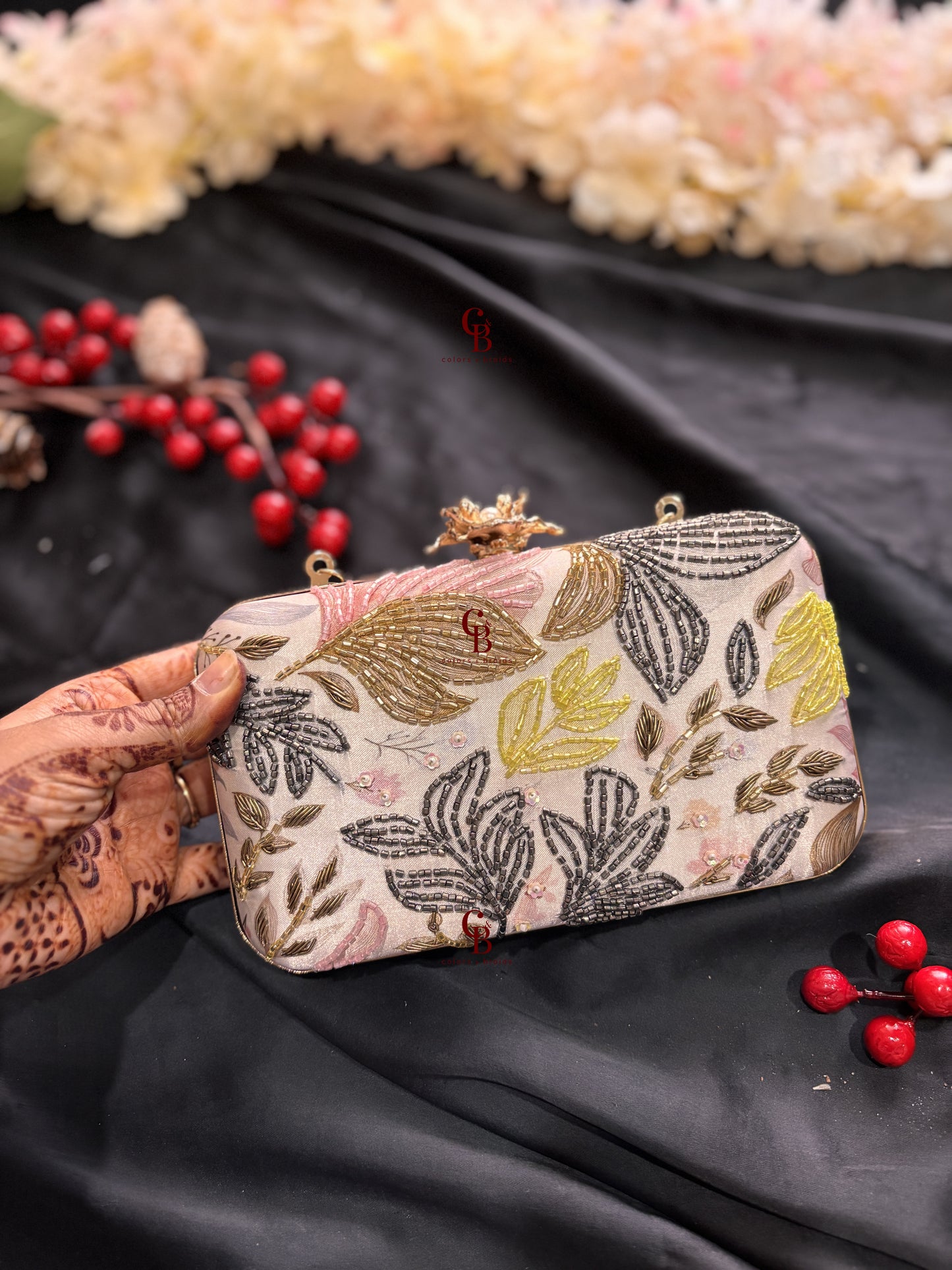 Amaira clutch