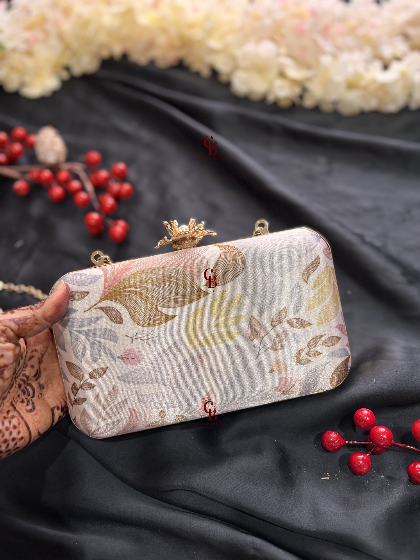 Amaira clutch