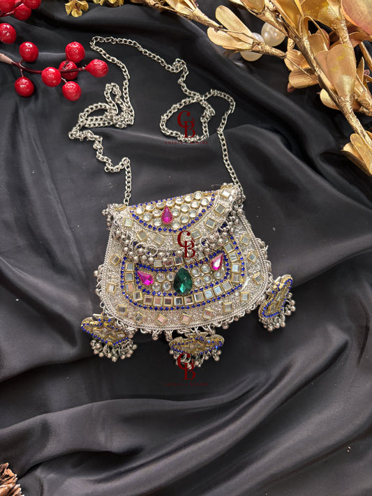 Naysha Ghungroo Kundan Clutch