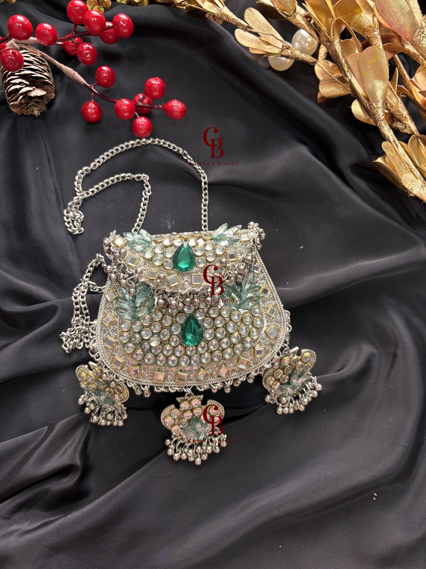 Noori Ghungroo Kundan Clutch