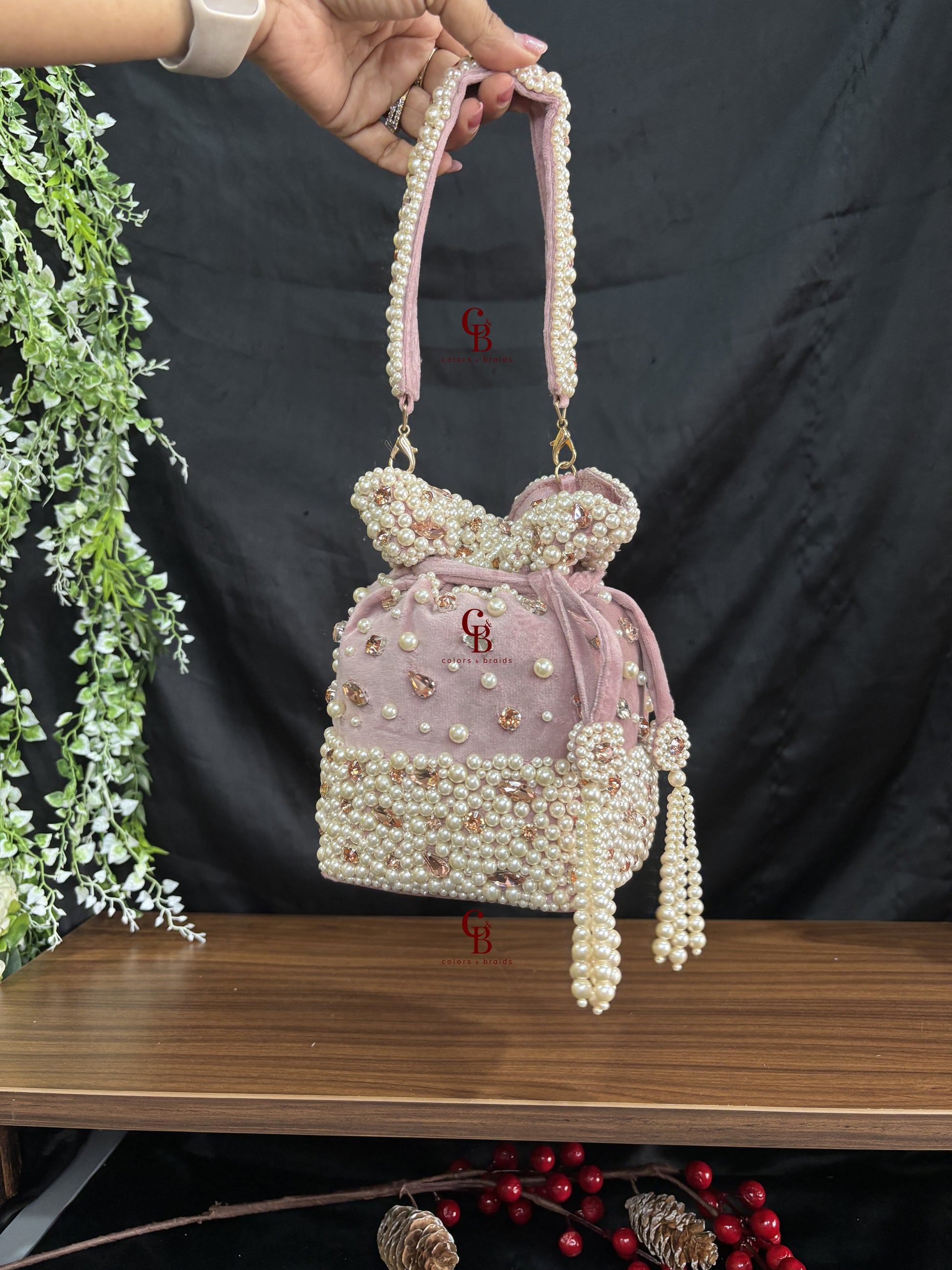 Aarya Pearl Crystal Potli