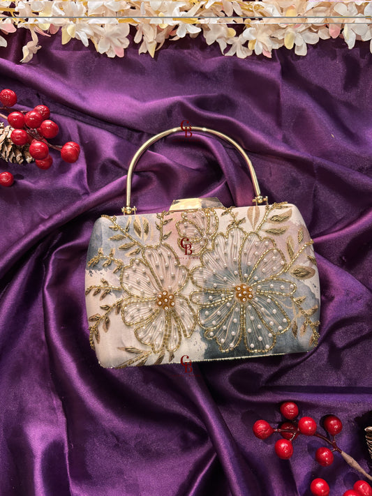 Saanvi Clutch