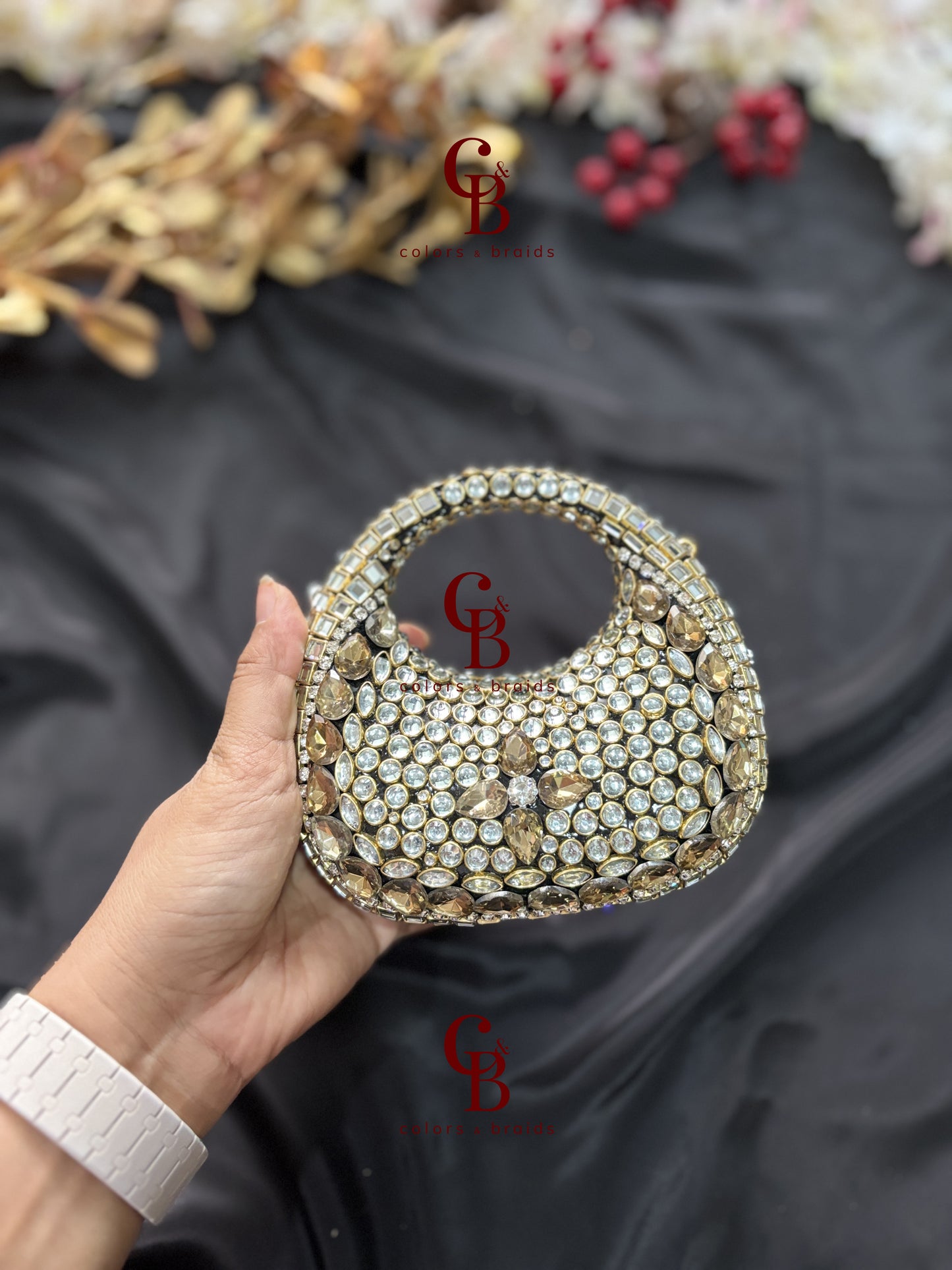 Handcrafted Kundan stone clutch with detachable pearl handle