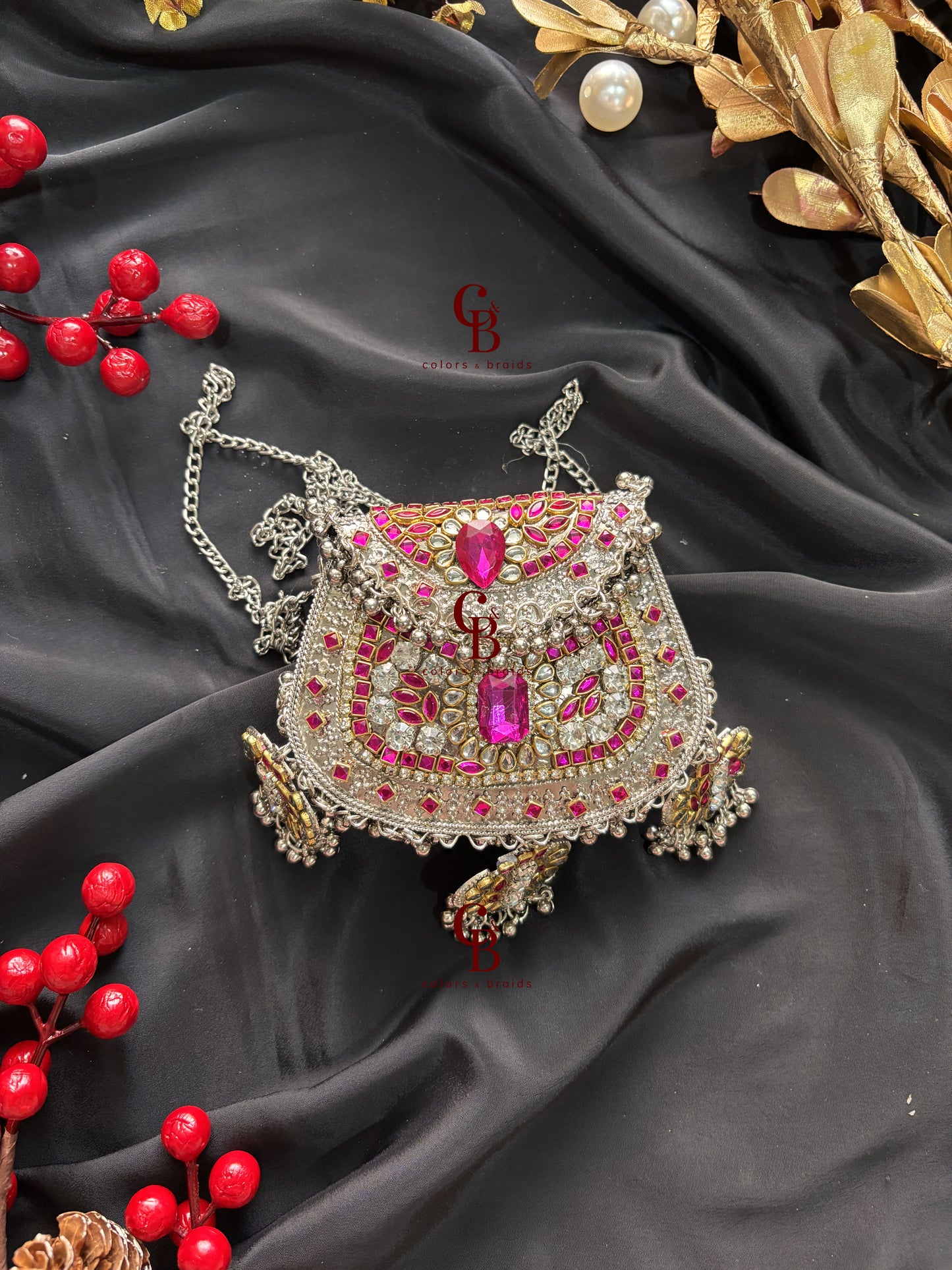 Mariyam Ghungroo Kundan Clutch