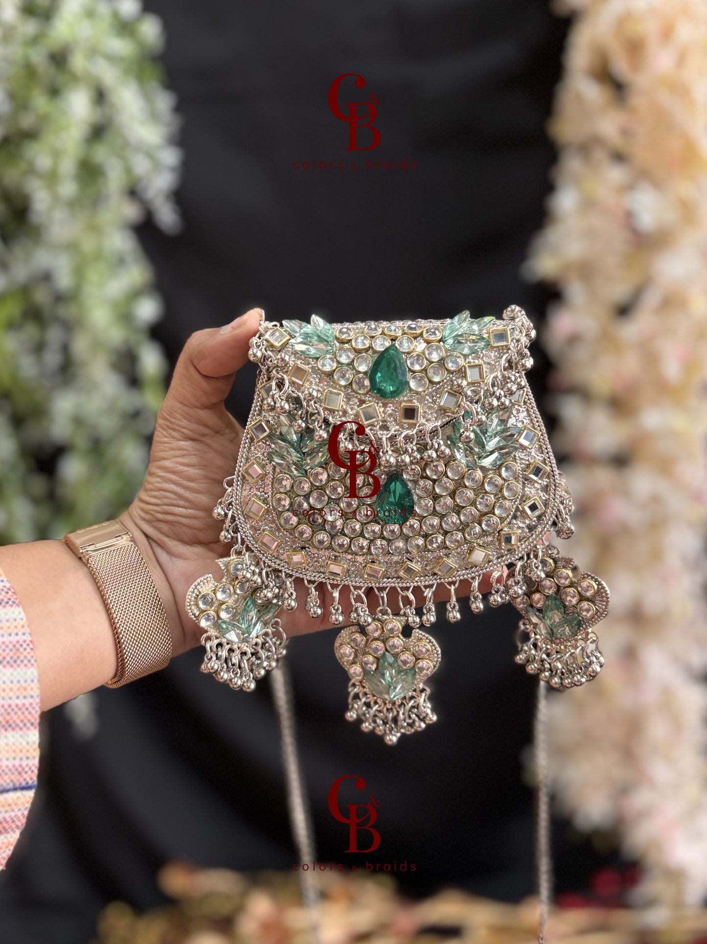 Noori Ghungroo Kundan Clutch