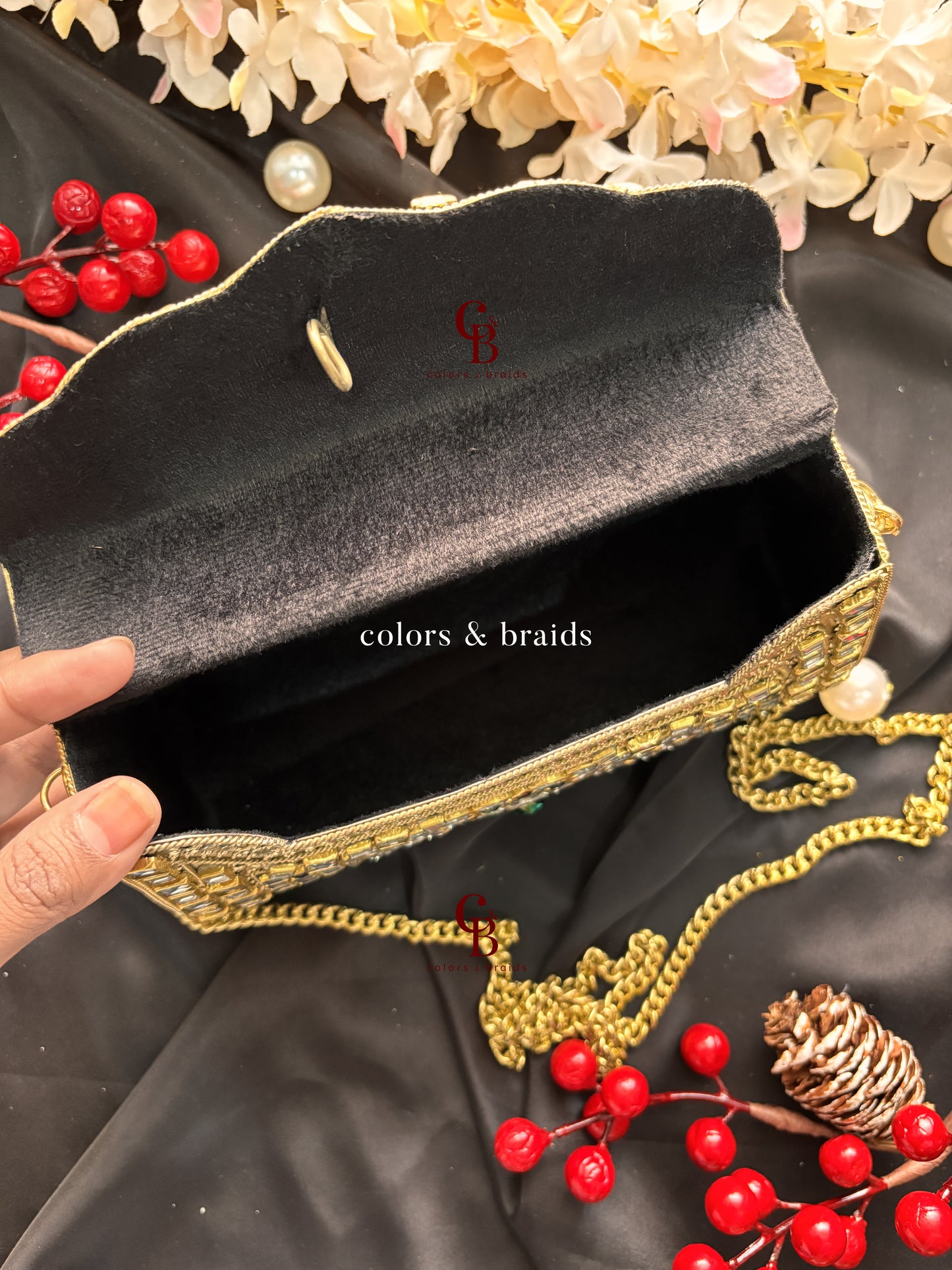 Saisha Kundan Metal Clutch