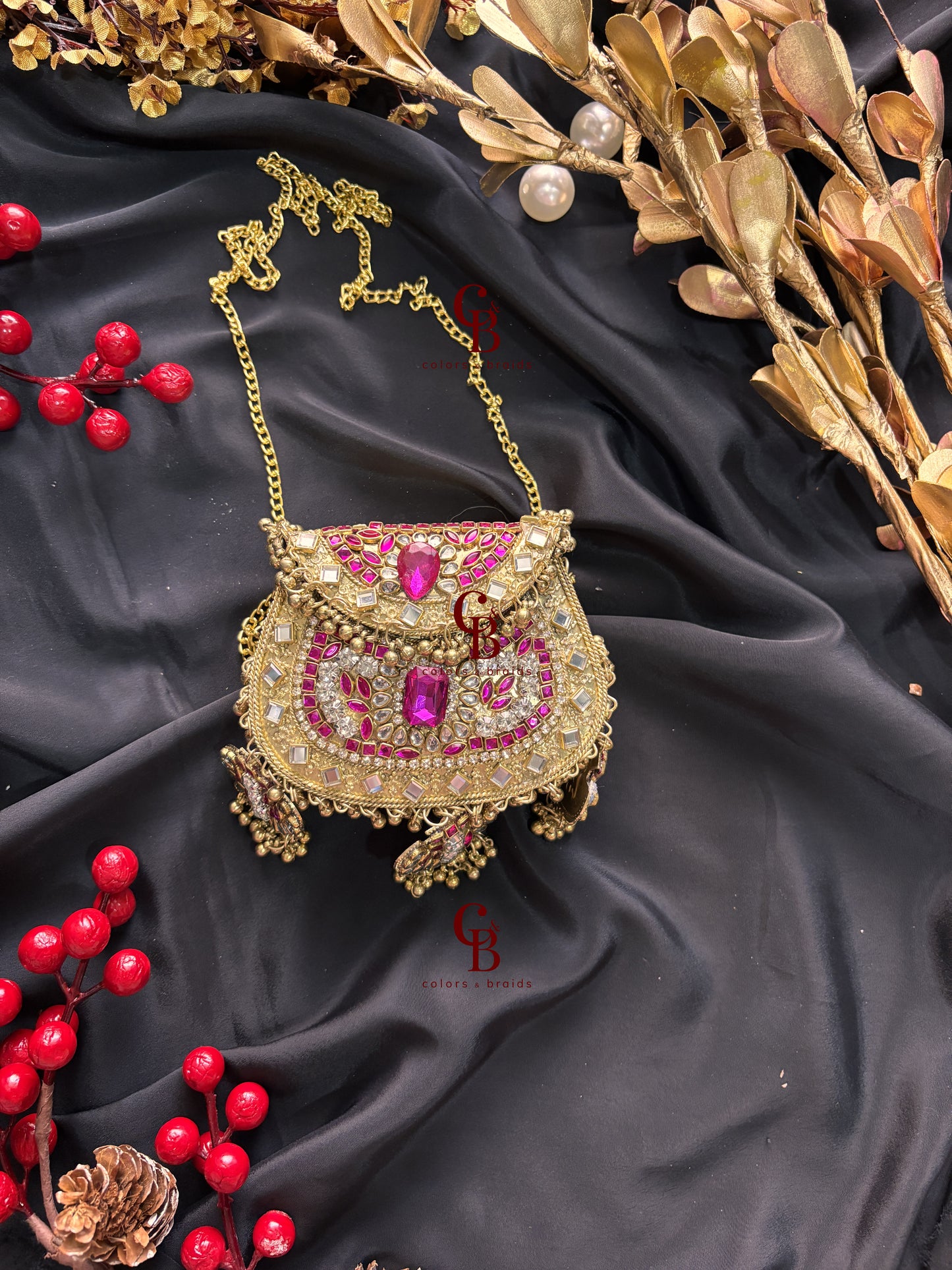 Mariyam Ghungroo Kundan Clutch