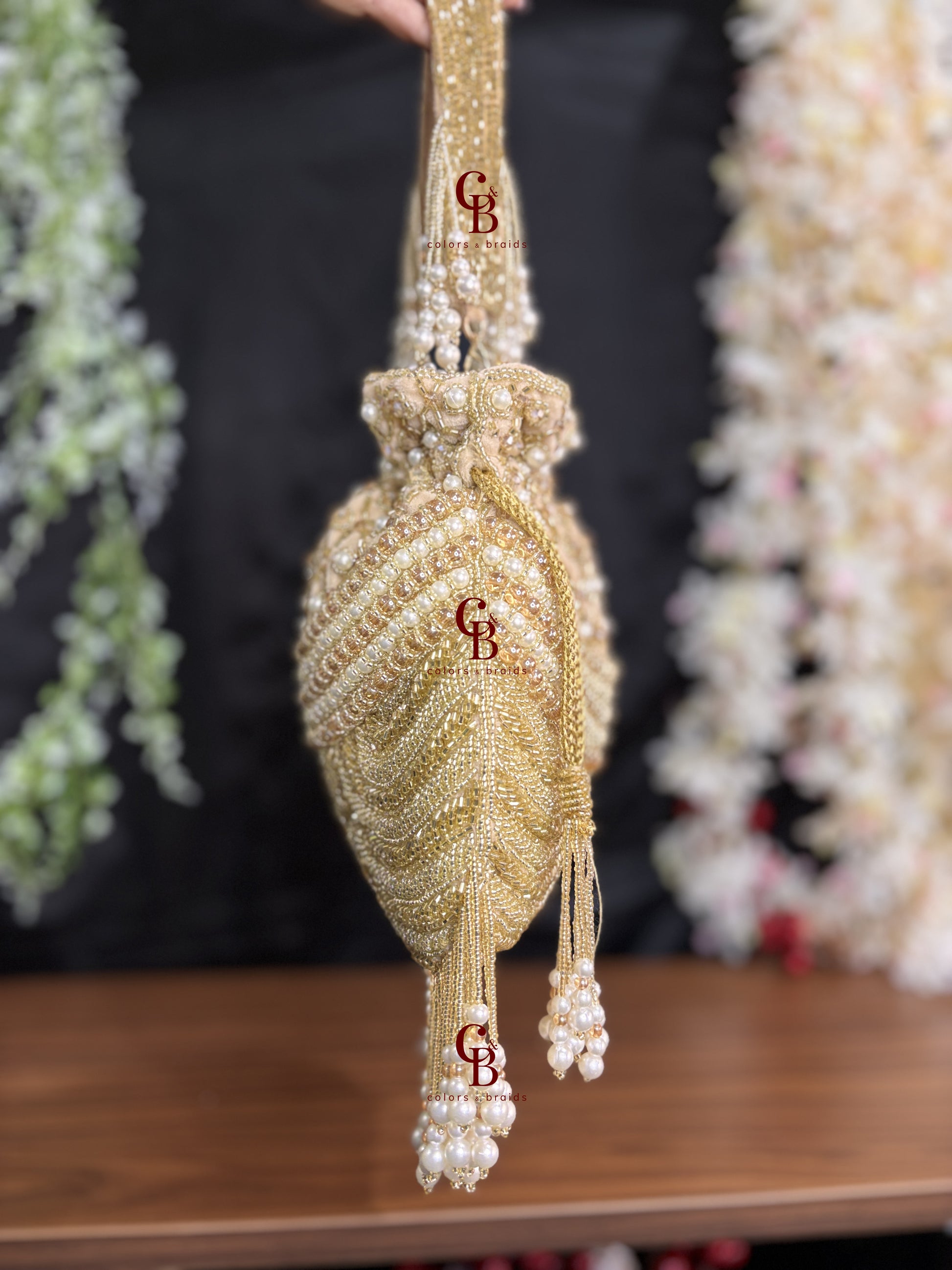 Kayra Light Gold Potli